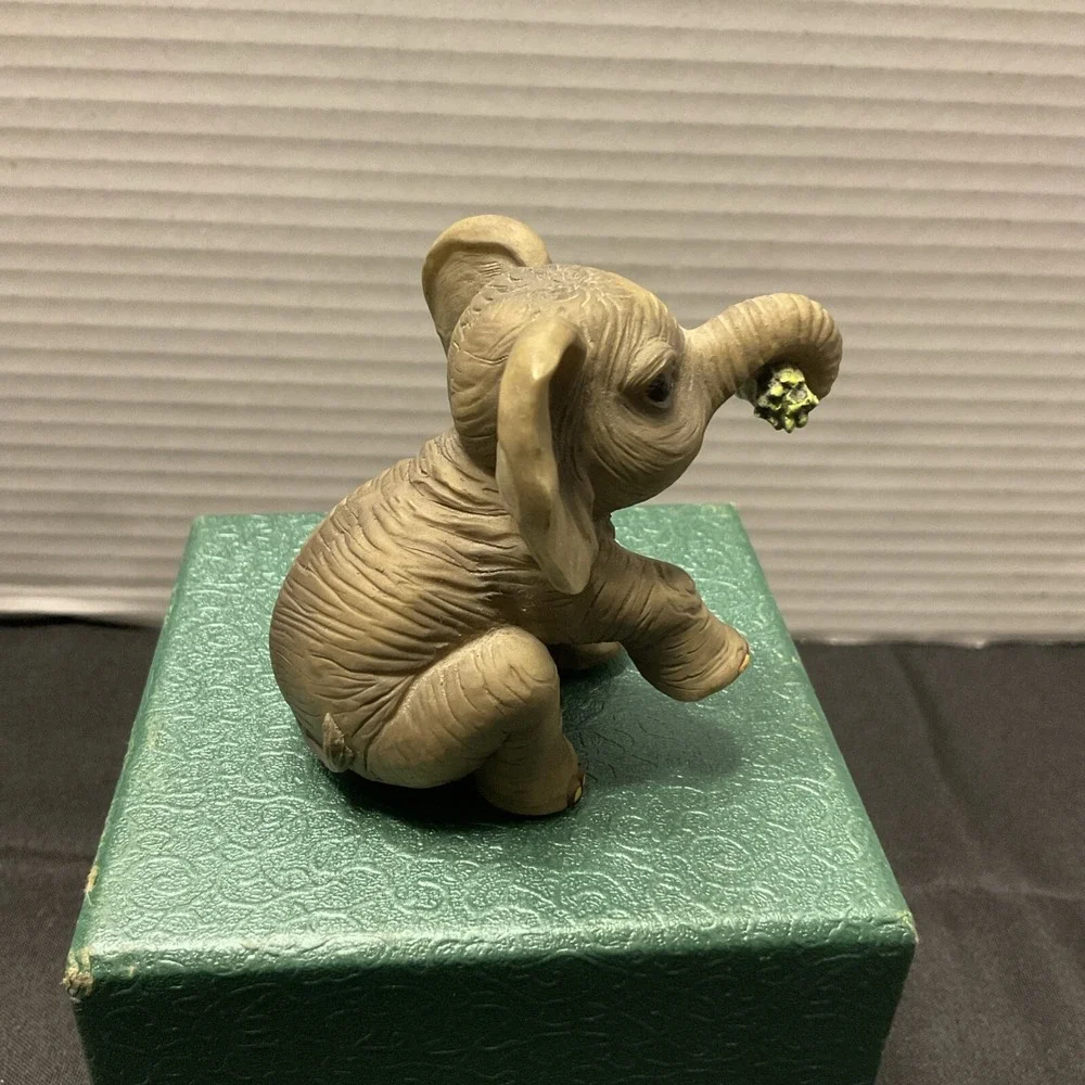 Baby‎ African Elephant Figurine Eating Hamilton Collection